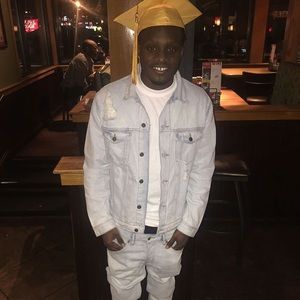 Meet your Posher, Khari